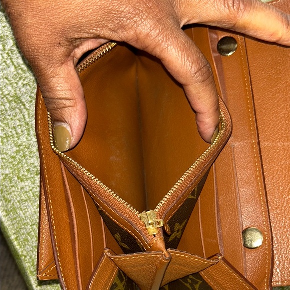 Louis Vuitton Monogram Brown Wallet added D rings to revert to a crossbody - Picture 11 of 17